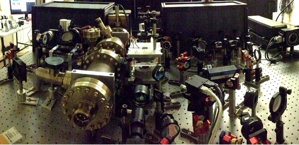 高稳定性、低噪声电流驱动器